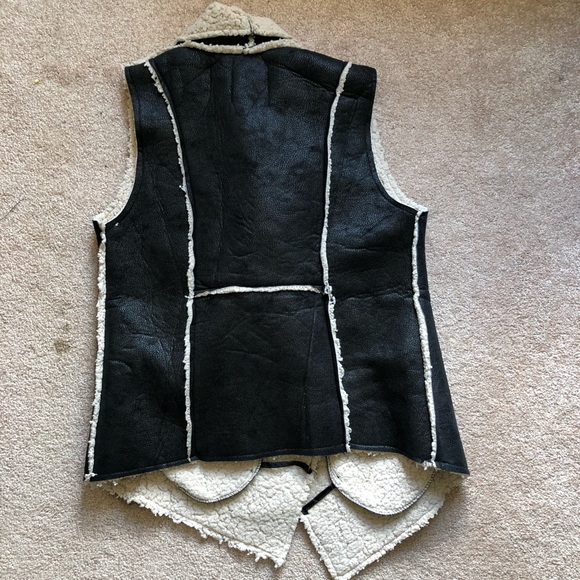 Love Tree Faux Fur Vest - Picture 5 of 5